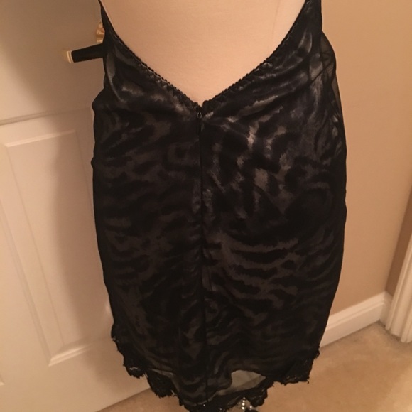 WOMENS BLACK FLORAL  LACE LOW BACK CUT DRESS - Picture 4 of 5